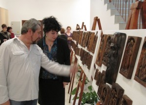 Коледна изложба-базар "Да бъдем добри. Коледа е!"